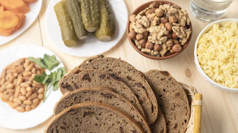 Ξεκινά σήμερα η νηστεία των Χριστουγέννων: Τι τρώμε και τι δεν τρώμε τη &quot;μικρή Σαρακοστή&quot;