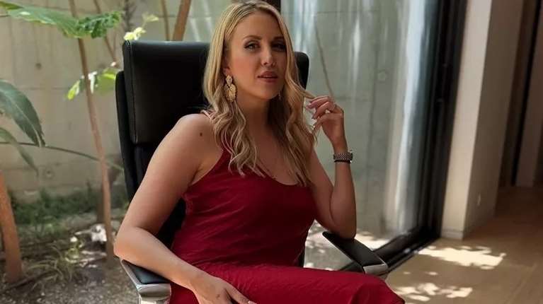 Η Φωτεινή Πετρογιάννη με τέλειο κόκκινο φόρεμα διάσημου brand - θα το βρεις σε έκπτωση