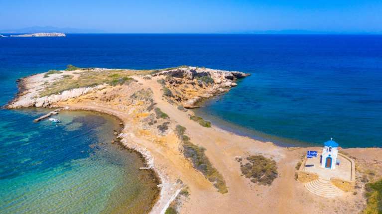 Αυτό είναι το μυθικό νησί της Ελλάδας με τα σαγηνευτικά τιρκουάζ νερά, σύμφωνα με τους βρετανικούς Times