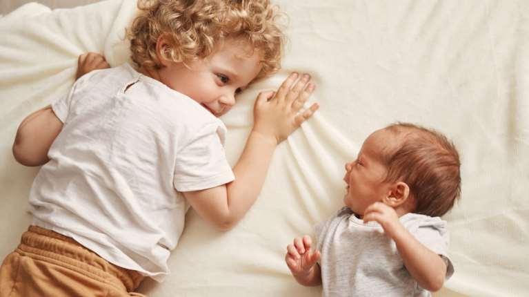 Ποια είναι η &quot;καλή&quot; διαφορά ηλικίας ανάμεσα στα αδέλφια; Η επιστήμη καταρρίπτει τους μύθους