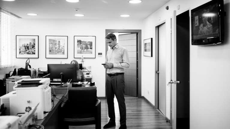 Τι δείχνουν οι μυστικές μετρήσεις του Μαξίμου μετά τη ΔΕΘ: Πόσο ανέβηκε η ΝΔ και πόσο την απειλούν τα &quot;κόμματα&quot; Σαμαρά και Τσίπρα