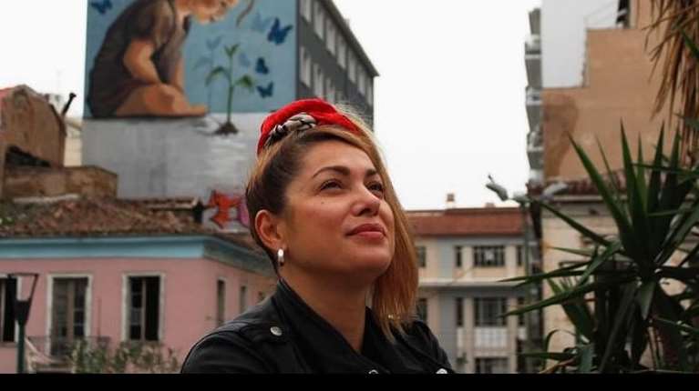 Κλέλια Ρένεση: Πιασμένη από το χέρι με την κόρη της Κοραλλία στις διακοπές τους