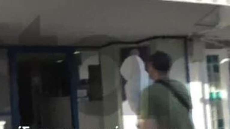 Τρίκαλα: &quot;Ποτέ δε σκέφτηκα να σκοτώσω τη μάνα που με γέννησε&quot; - Τι είπε στην απολογία του ο 18χρονος