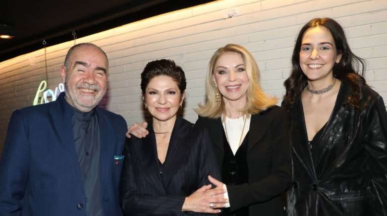 "Απόρρητο": Η παράσταση στην οποία συμμετέχουν η Έλλη Στάη και ο Παύλος Τσίμας ταξιδεύει στη Θεσσαλονίκη