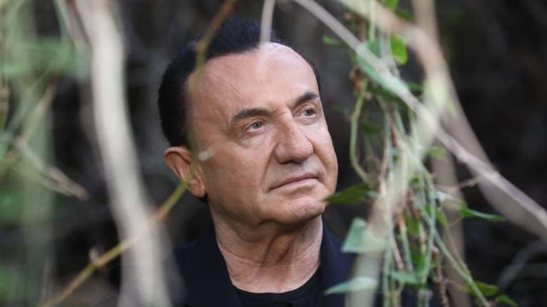 Ατύχημα για τον Λευτέρη Πανταζή: Οι φωτογραφίες με τα τραύματα στο κεφάλι