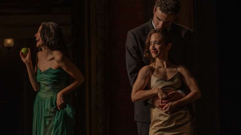 Μετά την τεράστια επιτυχία, το KONTAKTHOF της Pina Bausch επιστρέφει την άνοιξη για 11 μόνο παραστάσεις