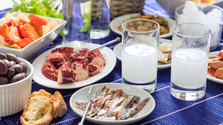 Τι τρώμε τα Θεοφάνια - Τα έθιμα στο τραπέζι την ημέρα του Αγιασμού των Υδάτων