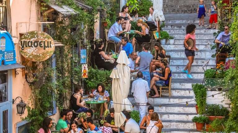 Το σκηνικό που μάγεψε ακόμη και τον Χριστόφορο Παπακαλιάτη: Κλείνει ένα από τα ομορφότερα μαγαζιά της Αθήνας