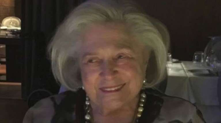 Η ζωή της Μανουέλας Βαρδινογιάννη: Ο γάμος με τον Νίκο, η απώλεια και η απόσυρση στο Γκστάαντ