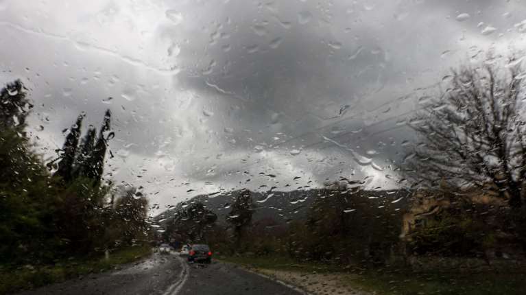 "Κόκκινος συναγερμός" για την κακοκαιρία που θα πλήξει αύριο τη χώρα - Συνεδρίασε η Επιτροπή Εκτίμησης Kινδύνου