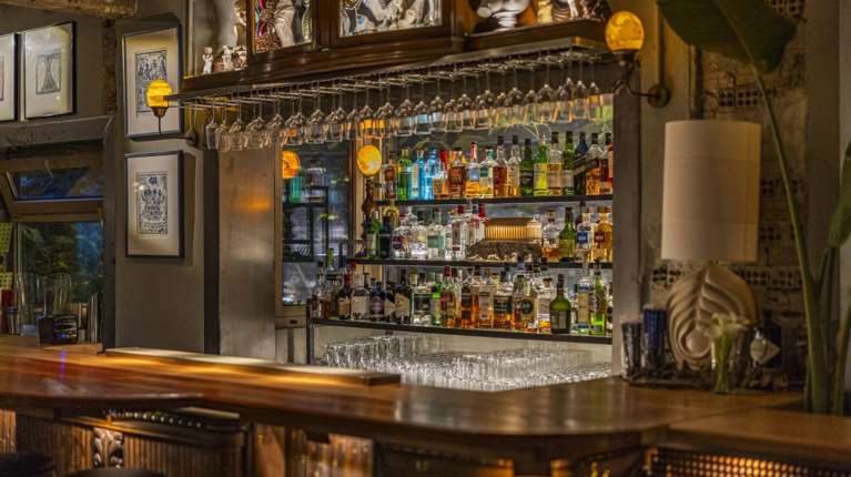 Λένε πως αυτό είναι το ομορφότερο μπαρ της Αθήνας