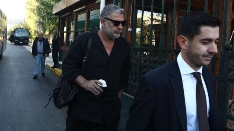 Διεκόπη η δίκη του Βασίλη Μπισμπίκη – Τι ζήτησε η πλευρά του ηθοποιού