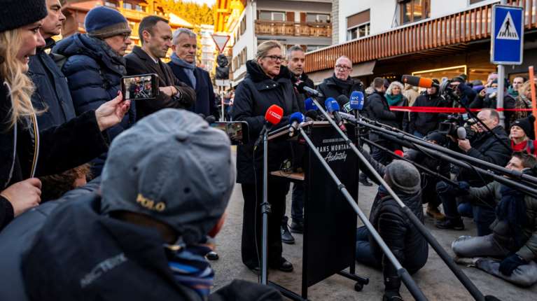 Κραν Μοντανά: Στον εισαγγελέα για πρώτη φορά οι ιδιοκτήτες του μπαρ, μετά τη φονική φωτιά