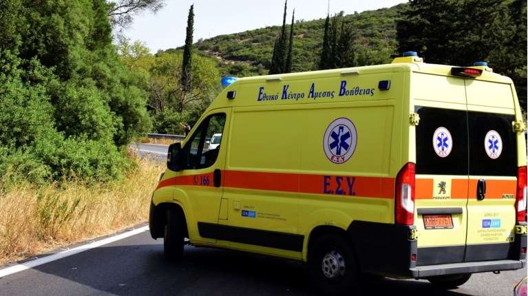 Απίστευτο περιστατικό στην Αλεξανδρούπολη: Άνοιξε εν κινήσει η πόρτα του ασθενοφόρου και έπεσε φορείο με ασθενή στον δρόμο