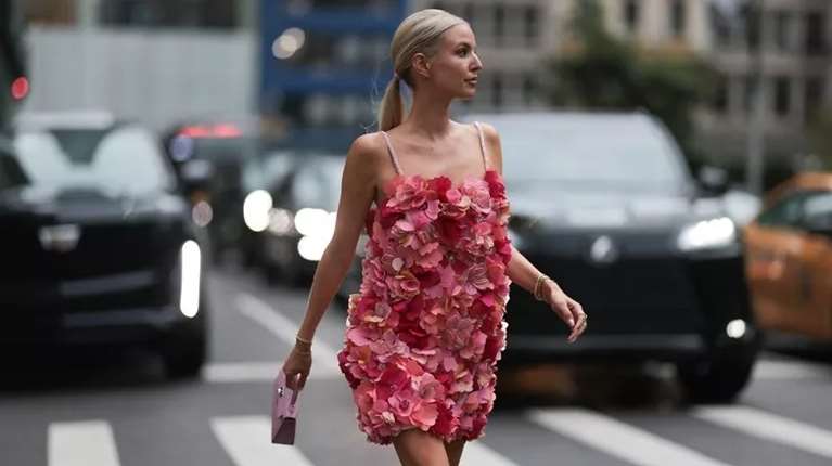 4 ξηρά λαδάκια σώματος για μεθυστικό άρωμα και λάμψη στην επιδερμίδα