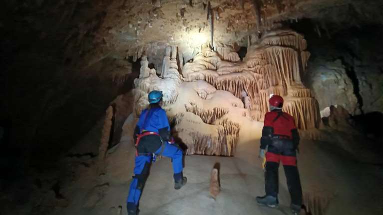 Τέσσερα άγνωστα σπήλαια στην Αμοργό: Στο φως ανεξερεύνητα βάραθρα [εικόνες]