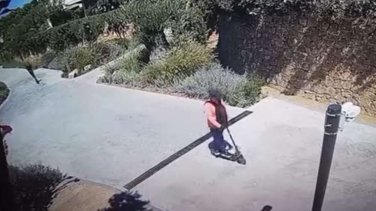 Χαλκιδική: Βίντεο - ντοκουμέντο από τη στιγμή που οι "Ροζ Πάνθηρες" το σκάνε με πατίνια μετά τη ληστεία