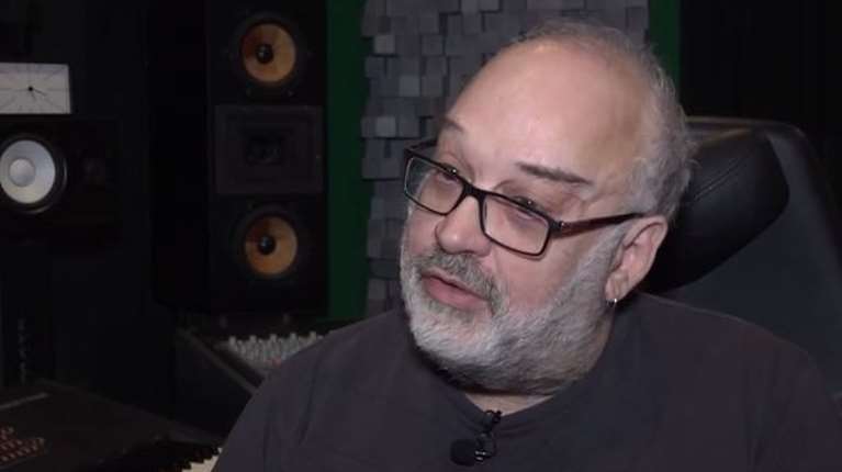 Γιώργος Μουκίδης: &quot;Η ελληνική μουσική χρειάζεται βοήθεια, γιατί είναι στο κρεβάτι με ορούς&quot;