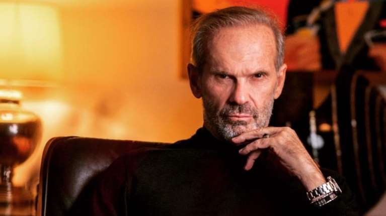 Ο Πέτρος Κωστόπουλος σε μία πρωτοποριακή θεατρική εμπειρία - Οι θεατές συμμετέχουν στην παράσταση