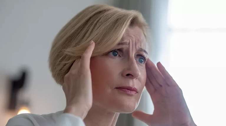 Brain fog ή Αλτσχάιμερ; Eιδικός αποκαλύπτει 5 βασικές διαφορές που πρέπει να ξέρεις