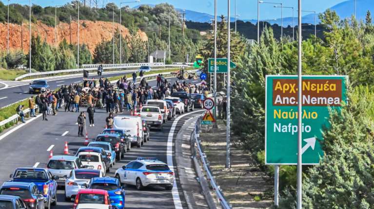 Λαμία: Ταλαιπωρία για όσους επιστρέφουν στην Αθήνα - Μειωμένες ταχύτητες και καθυστερήσεις
