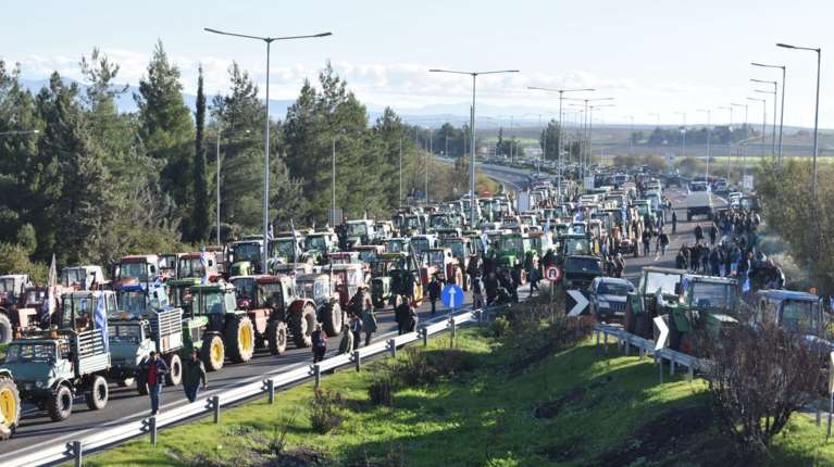 Νέος γύρος σύγκρουσης με τους αγρότες:  Κρίσιμη η σημερινή σύσκεψη στα μπλόκα
