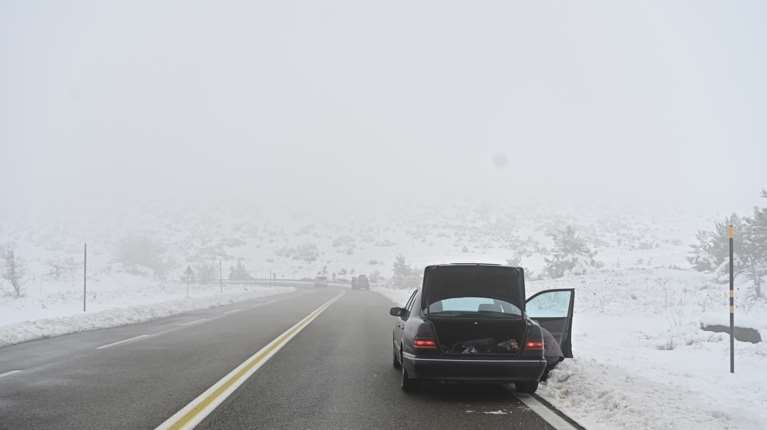 Σέρρες: Έντονη χιονόπτωση στον Λαϊλιά - Έμειναν στον δρόμο 15 άτομα με τα αυτοκίνητά τους και κάλεσαν το 112