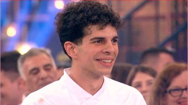 Νέστορας Νέστορας: Όταν ο νικητής του Masterchef συγκίνησε το πανελλήνιο με τα δάκρυά του ως εύζωνας [εικόνα]