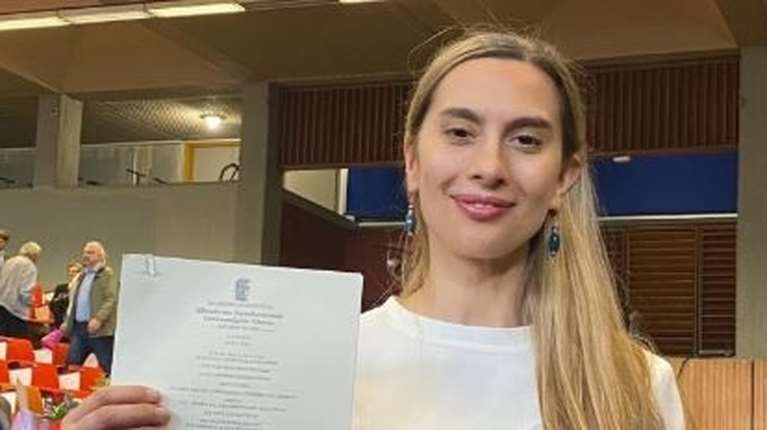 Βίκυ Βολιώτη: Πήρε το πτυχίο της με την κόρη της στο πλευρό της - Τα στιγμιότυπα που μοιράστηκε