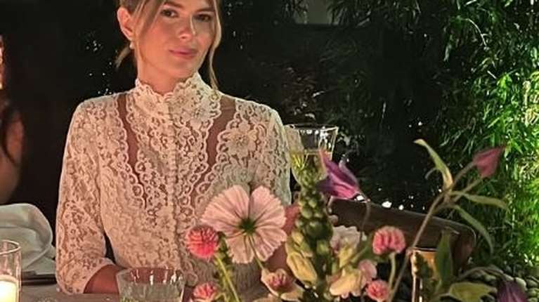 Αμαλία Κωστοπούλου: Mε δημιουργία Έλληνα σχεδιαστή στο πάρτι του γάμου της