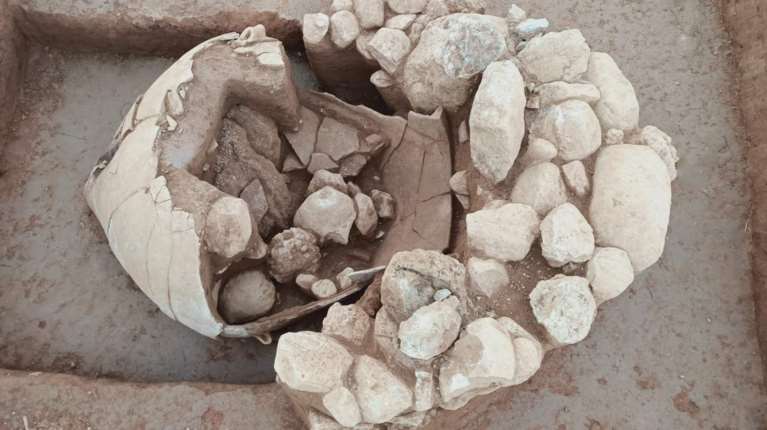 Σημαντικά αρχαιολογικά ευρήματα στη Ραφήνα - Βρέθηκε ταφή σε πίθο της Πρώιμης Εποχής του Χαλκού [εικόνες]