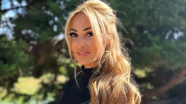 Το μανικιούρ της Ελένης Βουλγαράκη είναι ό,τι πιο hot αυτή τη στιγμή — bye bye, μαύρο