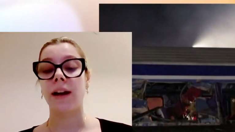 Τέμπη: Υπήρχαν παιδιά που επέζησαν της σύγκρουσης και καιγόντουσαν ολόκληρα - Καθηλώνει επιζήσασα της τραγωδίας