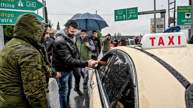 Κανονικά τα ταξί την Παρασκευή: Αναστέλλεται λόγω κακοκαιρίας η αυριανή απεργία στην Αττική