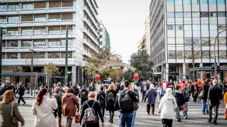 FAZ: Τα πράγματα πάνε εκπληκτικά καλά στην Ελλάδα - Αντιμετωπίζει ένα &quot;πρόβλημα πολυτέλειας&quot;