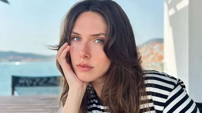 Πώς η Αφροδίτη Λιάντου απέκτησε &quot;γυάλινη&quot; επιδερμίδα – το προϊόν που δεν αποχωρίζεται ποτέ