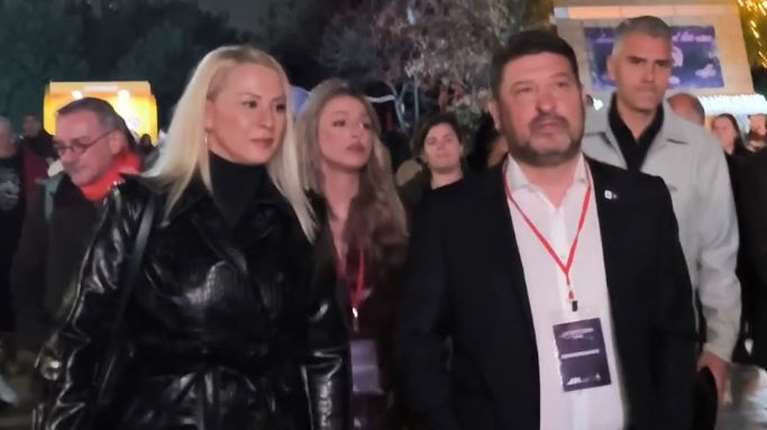 Χριστουγεννιάτικο Χωριό στο Πεδίον του Άρεως: Συγκινημένος ο Νίκος Χαρδαλιάς - &quot;Η σκέψη μας σε όσους είναι μακριά μας&quot;