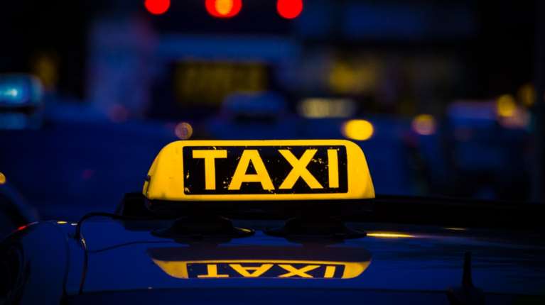 Αδιανόητο: Ταξιτζής ήθελε να χρεώσει μια παρέα 60 ευρώ χωρίς ταξίμετρο τη διαδρομή Κηφισίας-Αργυρούπολη