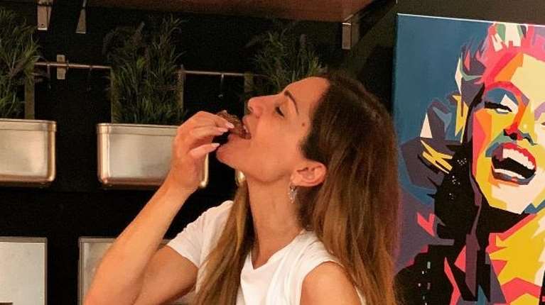 Η Δέσποινα Βανδή στη νέα της κουζίνα: Φτιάχνει μελομακάρονα ο γιος της, Γιώργος