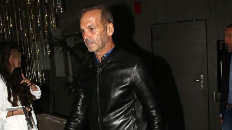 Πέτρος Κωστόπουλος: Για φαγητό σε ιταλικό εστιατόριο - Χαμογελαστός στο Κολωνάκι