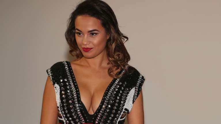 Πηνελόπη Πλάκα: &quot;Το βίωσα σαν εγκατάλειψη - Δεν ήξερα την μαμά και τον μπαμπά μου σαν μαμά και μπαμπά&quot;