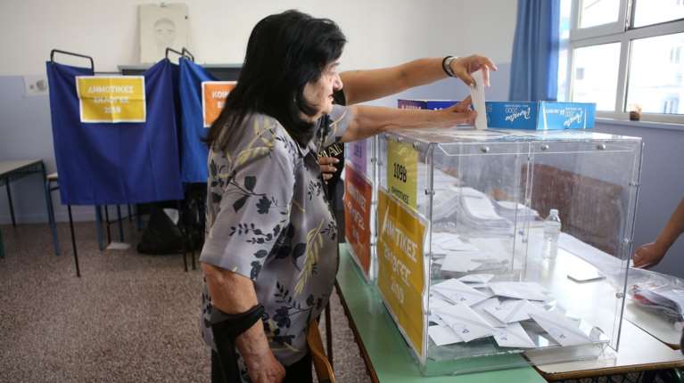 Δημοσκόπηση Opinion Poll: ΟΠΕΚΕΠΕ και ακρίβεια "τρώνε" την κυβέρνηση - Ποια κόμματα είναι κερδισμένα