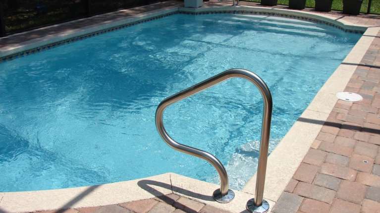 Ρόδος: Εγκεφαλικά νεκρό το 3χρονο κοριτσάκι που ανασύρθηκε από πισίνα ξενοδοχείου - Συνελήφθη ο θείος του