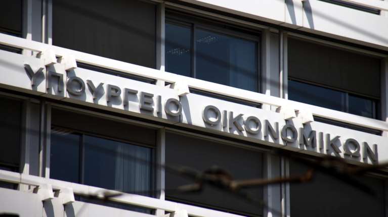 Το δημόσιο χρέος επιστρέφει στα προμνημονιακά επίπεδα του 2009 – Τα άμεσα οφέλη και το σχέδιο πρόωρης αποπληρωμής