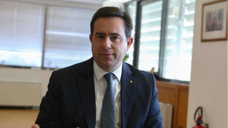 Νότης Μηταράκης