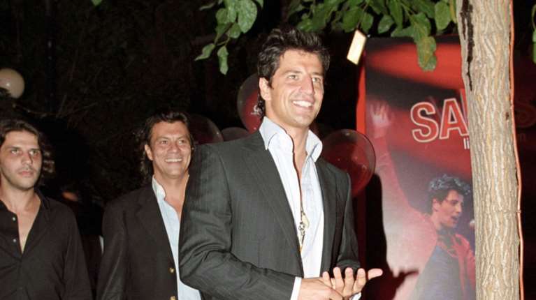 &quot;Φαρμακερά&quot; σχόλια Ψινάκη για τον Ρουβά: Xτίσαμε έναν μύθο, μετά τον εξαργύρωνε - Τραγουδάει ακόμα τα τραγούδια του τότε