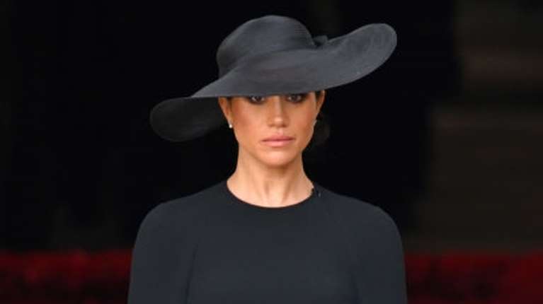 Μέγκαν Μαρκλ: Πρεμιέρα για τη 2η σεζόν της εκπομπής της - Η αναφορά στον θάνατο της Ελισάβετ όσο... ζωγράφιζε