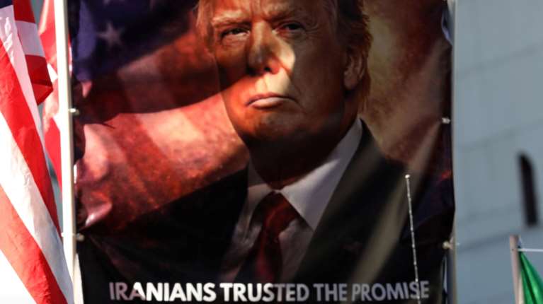 NYT: Ο Τραμπ ζυγίζει νέες στρατιωτικές επιλογές εναντίον του Ιράν - Τα σενάρια για μυστική αποστολή κομάντο