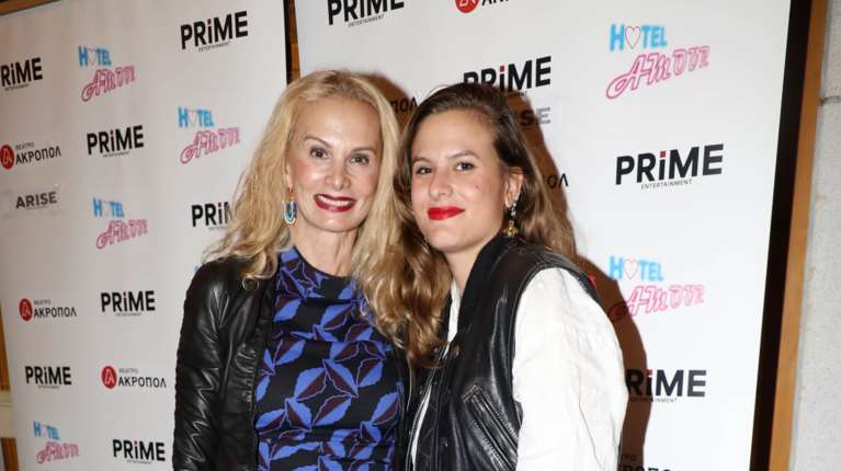 Σοφία Κόκκαλη: Με τη μητέρα της, Έλενα Σκουλά στη θεατρική πρεμιέρα της Σμαράγδας Καρύδη