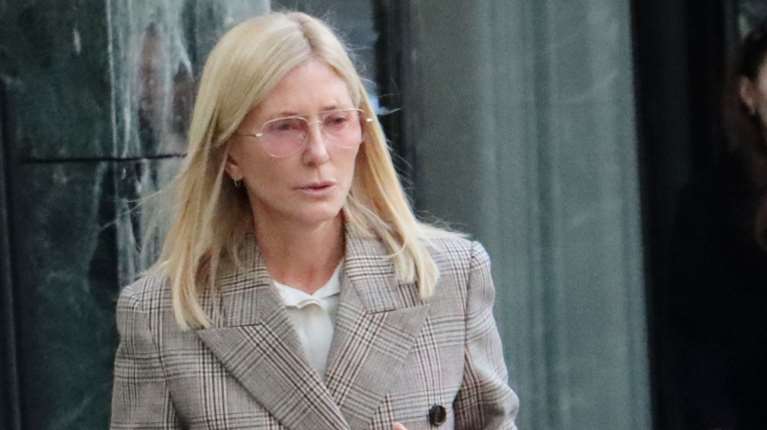 Η Μαρί Σαντάλ super classy στο κέντρο της Αθήνας - Γευμάτισε σε ιστορικό εστιατόριο [εικόνες]